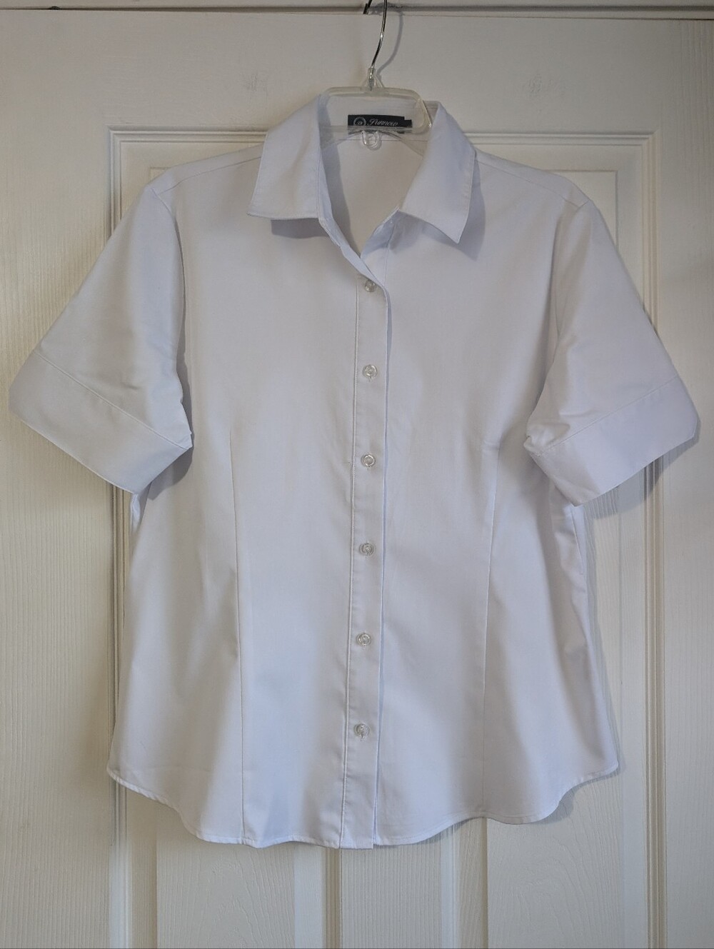 Sunnow Classic White Short-Sleeve Button-Up Top Size L
